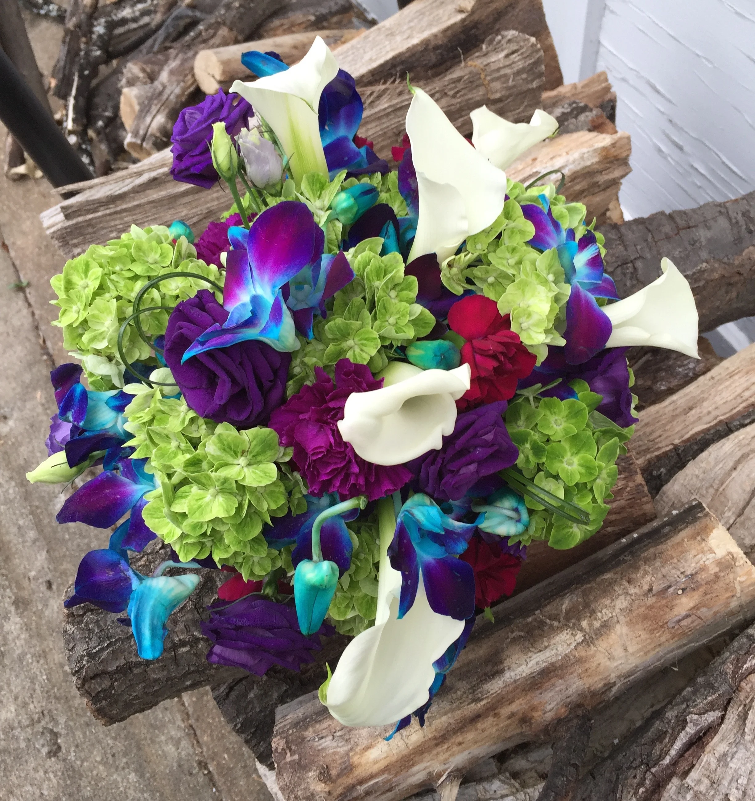 Mini-callas, hydrangea, lisianthus, dendrobium orchids