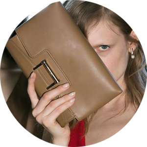 IT JUST TAKES TWO MINUTES TO HAVE A CHIP-FREE MANICURE