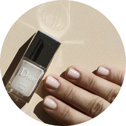 Mani of the day: Dior Vernis in Ivory.