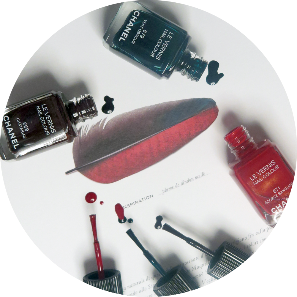 LE VERNIS NAIL COLOUR in CHÂTAIGNE, an intense brown, in VERT OBSCUR, a whimsical dark green and in Écorce Sanguigne, a pearlescent brick red. 