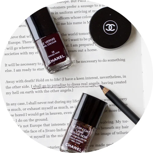 Let’s get a mani makeover with Chanel’s Rouge Noir and its fabulous new sparkling top coat