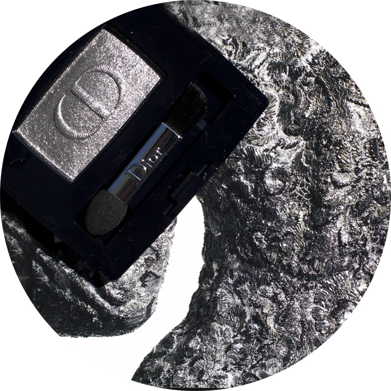 The eyeshadow that dress your eyes with the preciousness of fabric