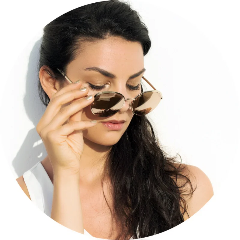 The high maintenance gold manicure