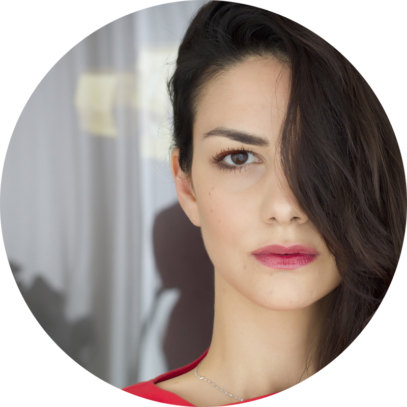 how to sport a red mascara with giorgio armani cosmetics Eccentrico in rouge iron.jpg