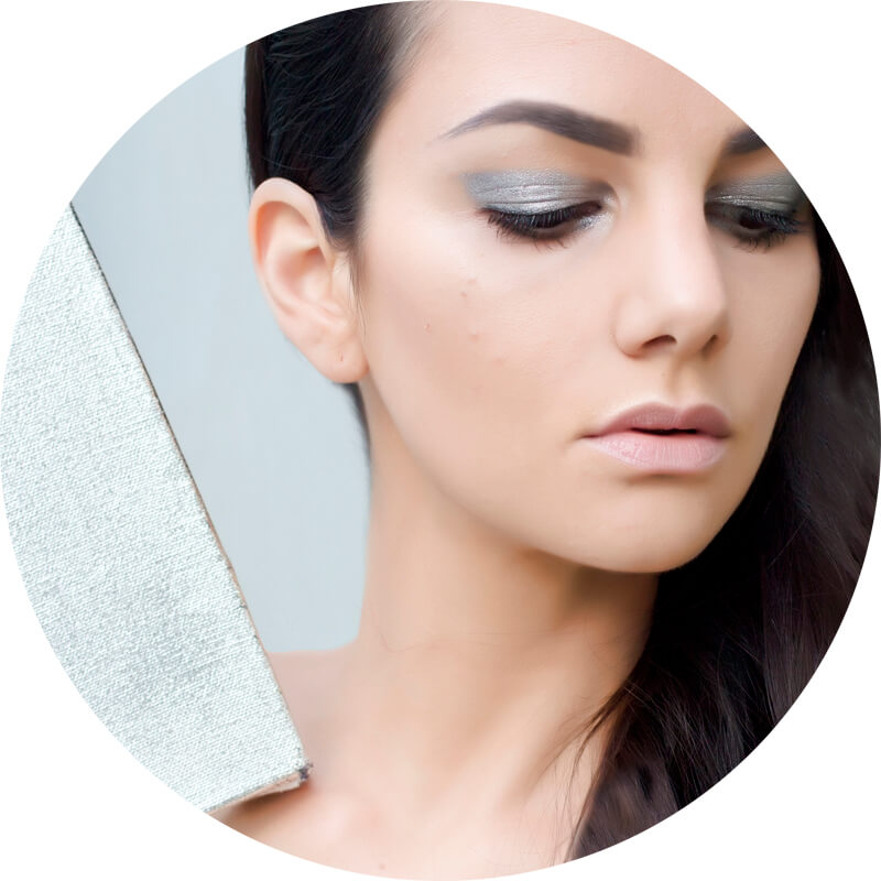How to get a striking metallic eye look - Come realizzare un makeup occhi argento metallizzato