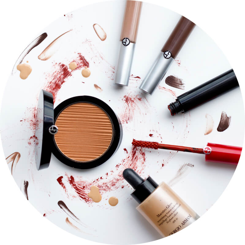 Want your skin to keep that summer glow longer? Try with Giorgio Armani Sun Fabric Bronzer . Non volete rinunciare ad un incarnato baciato da sole al rientro in città? Mantenetelo con la terra Sun Fabric di Giorgio Armani .
