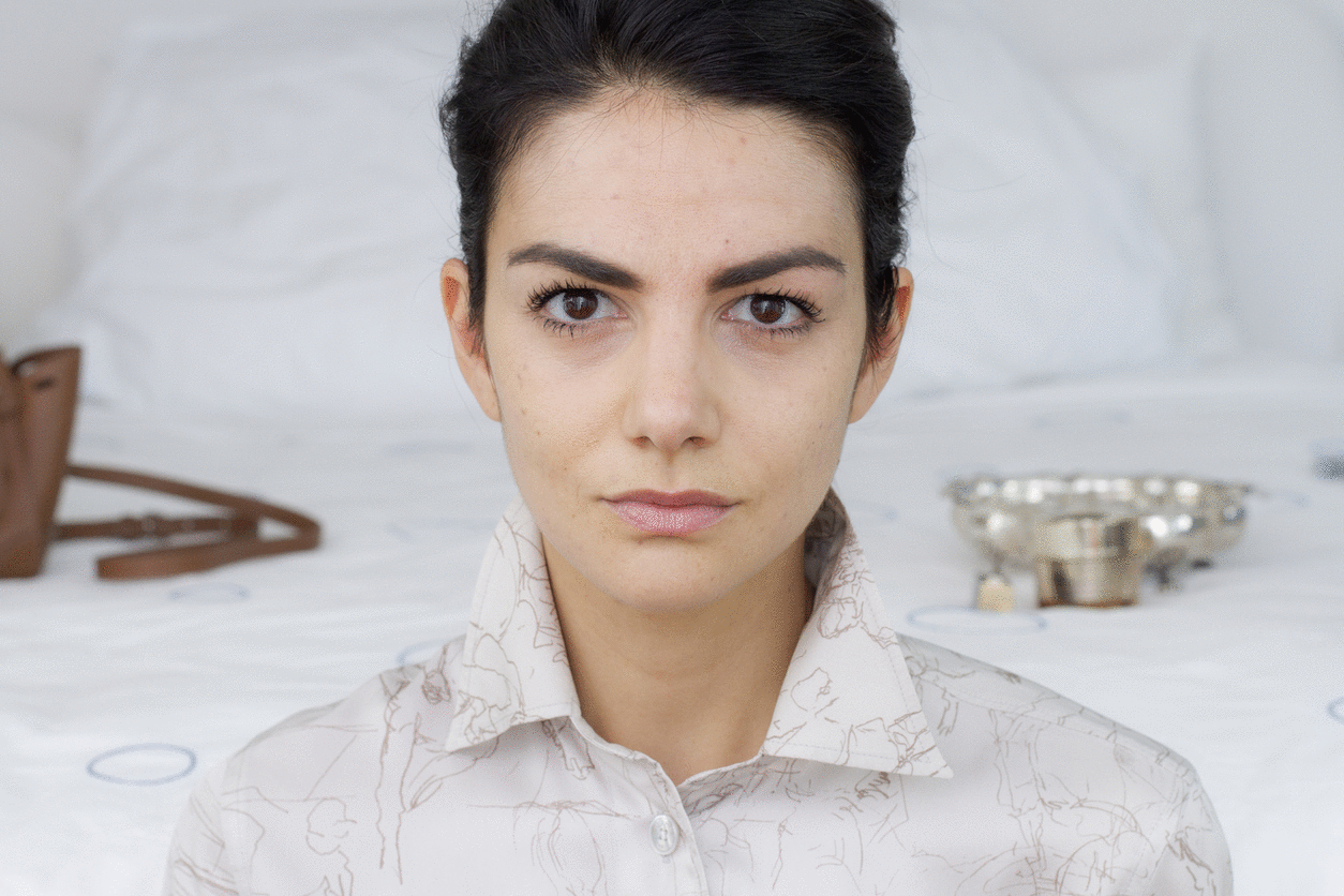 Check out here how to apply Estée Lauder new Double Wear Nude Cushion Stick Radiant Makeup