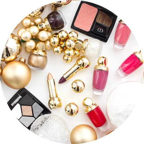 dior splendor christmas 2016 makeup collection - 5 Couleurs Splendor Smoky Sequins - Diorific Vernis in Golden, Nova and Cosmic - Diorific Lipstick in golden and splendor - Diorific Matte Fluid