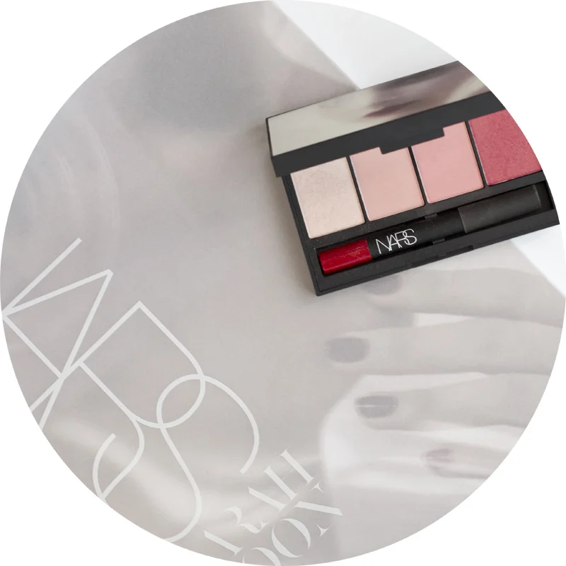Sarah Moon for Nars Holiday 2016 Collection - True Story Cheek and Lip Palette - Devotee, Myth, Unwritten e Outlaw - Velvet Matte Lip Pencil in Mysterious Red copy.jpg