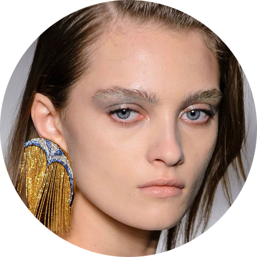 Genny - a delicate touch of hologram glitters;&nbsp;un tocco delicato di glitter ologrammati