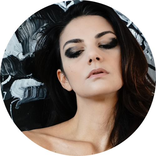 The arty black liner