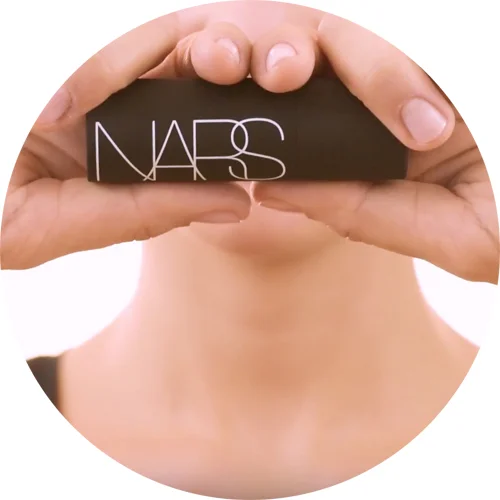 How to create the perfect make-up base using only your hands