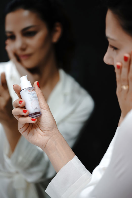 La boccetta di Avène Hydrance Intense è perfetta anche per chi viaggia, piccola e compatta, si può portare in aereo per qualche qualche touch-up in volo.