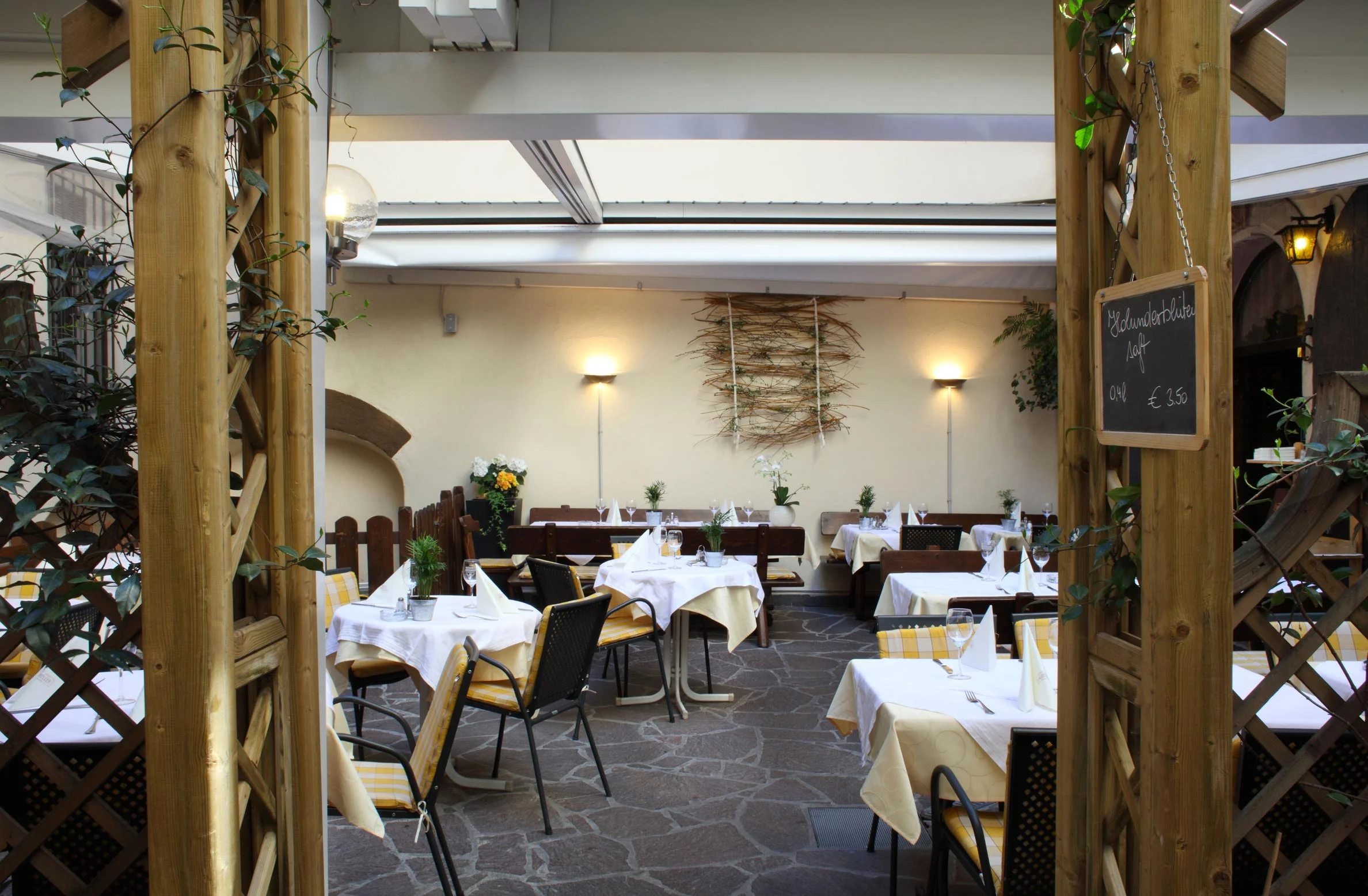 Ristorante trattoria Laubenkeller Merano - Giardino estivo