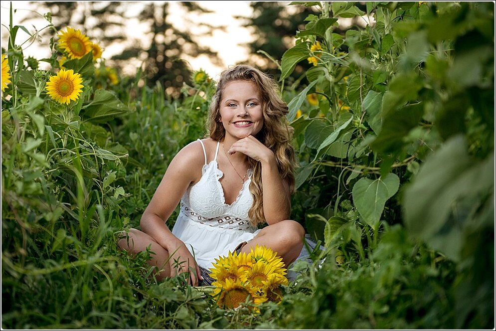 Senior_Portraits_Alison_Creasy_Photography_VA_Sunflower_0004.jpg