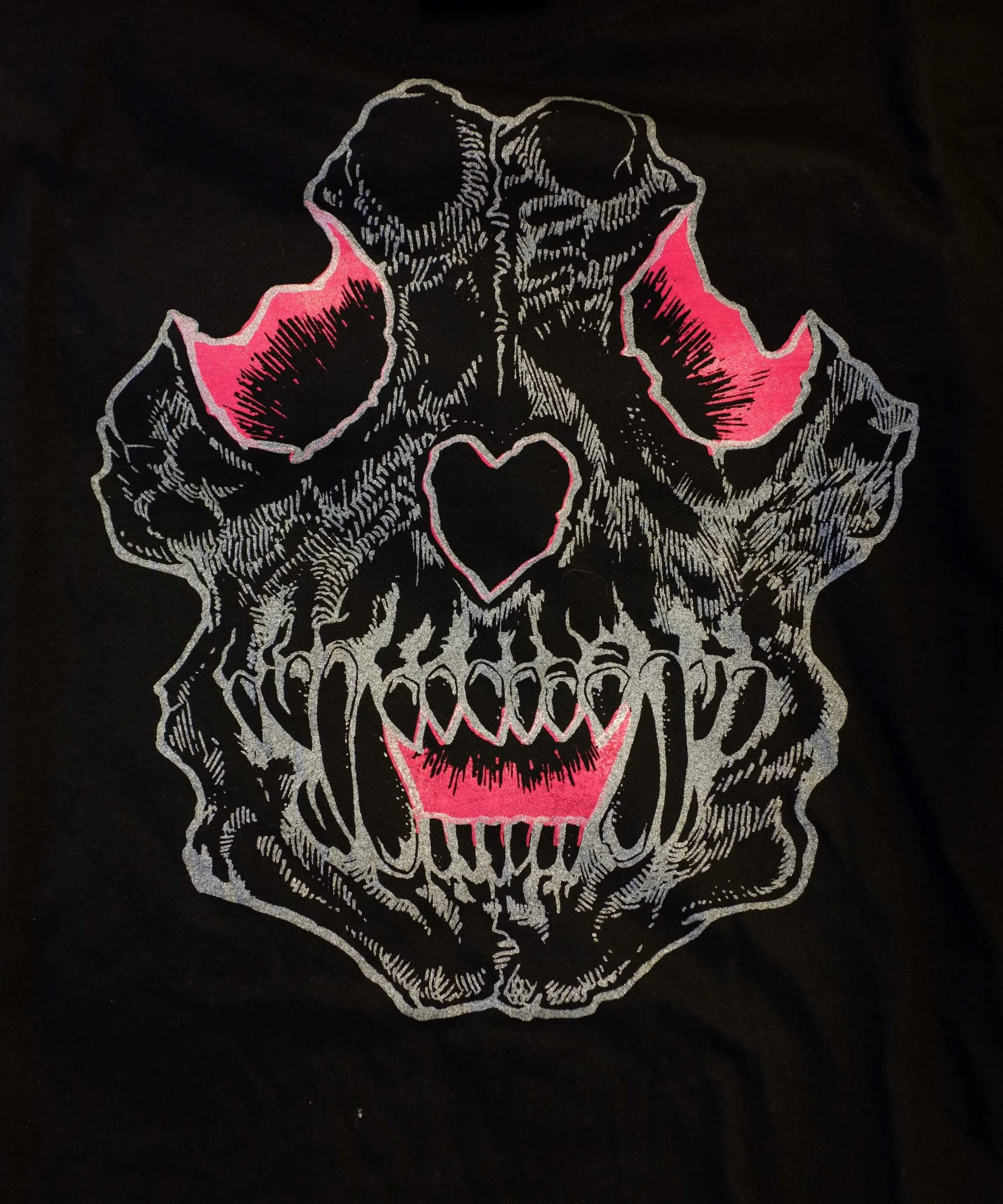 the lone wolf_silkprint_silver on black_franky dmiedo.jpg