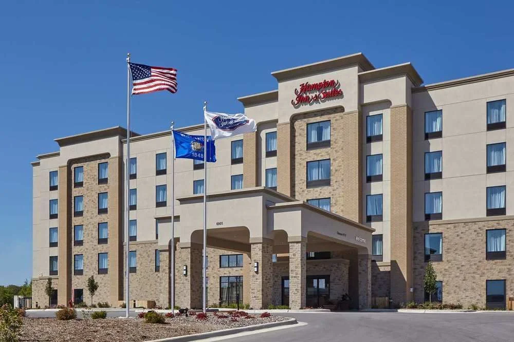 Hampton Inn & Suites Milwaukee-Franklin.jpg