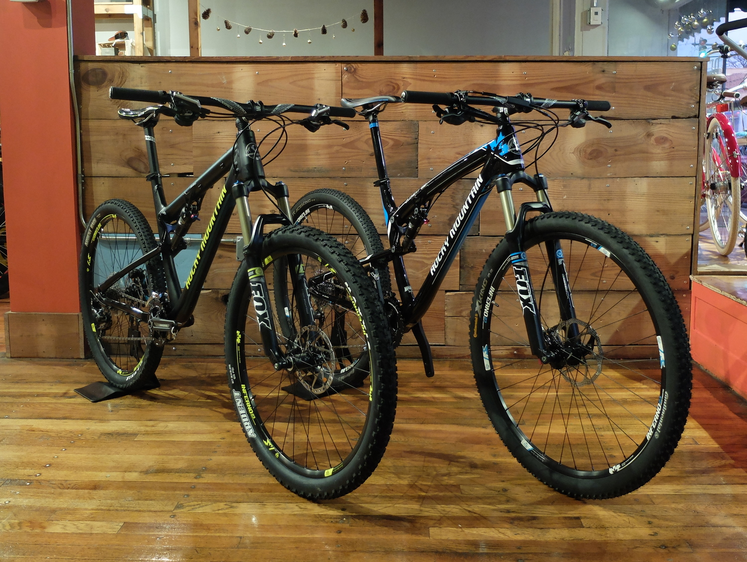 The Rocky Mountain Thunderbolt (L) and iconic Element (R).