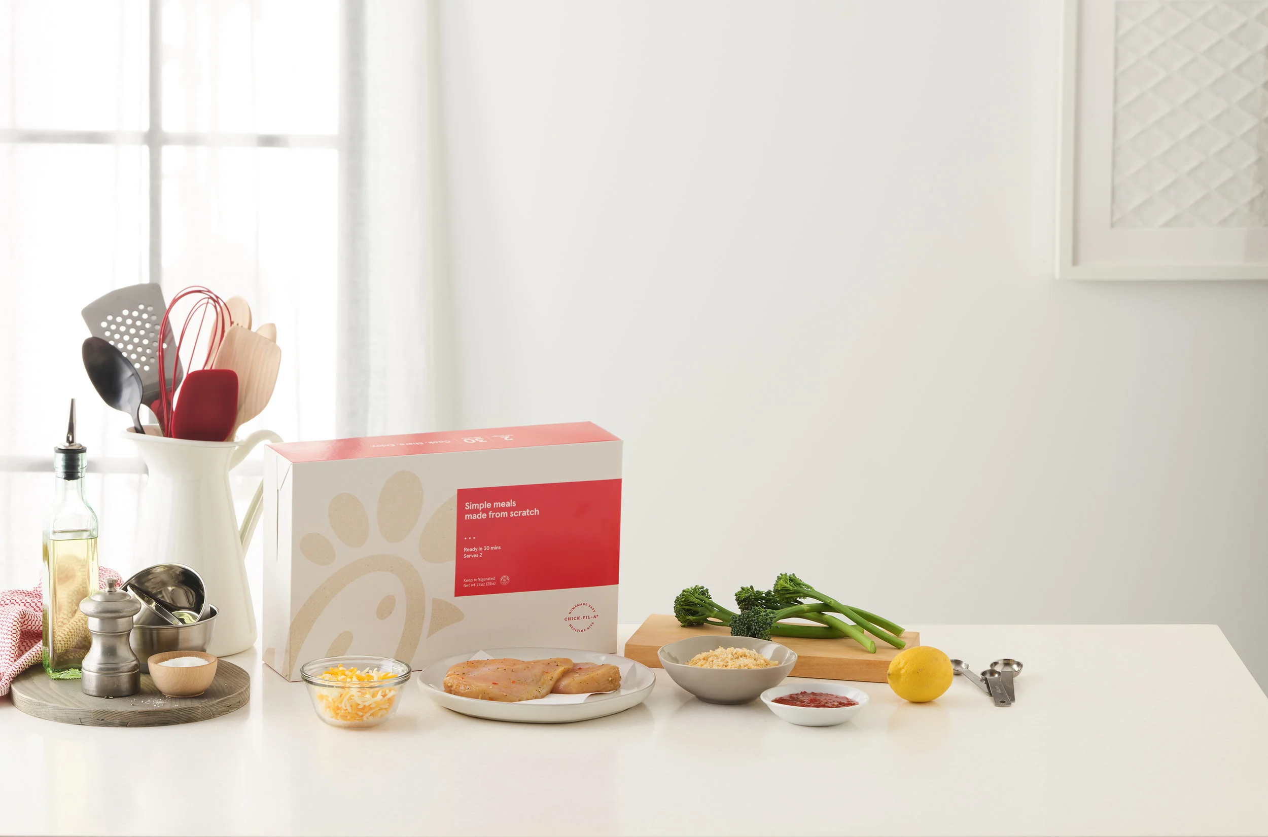 resized 2018.12.13 ©Kathryn McCrary Photography 060718_MealtimeKit_GenericBox_Ingredients_LowAngle_Environment_RGB_0820.jpg