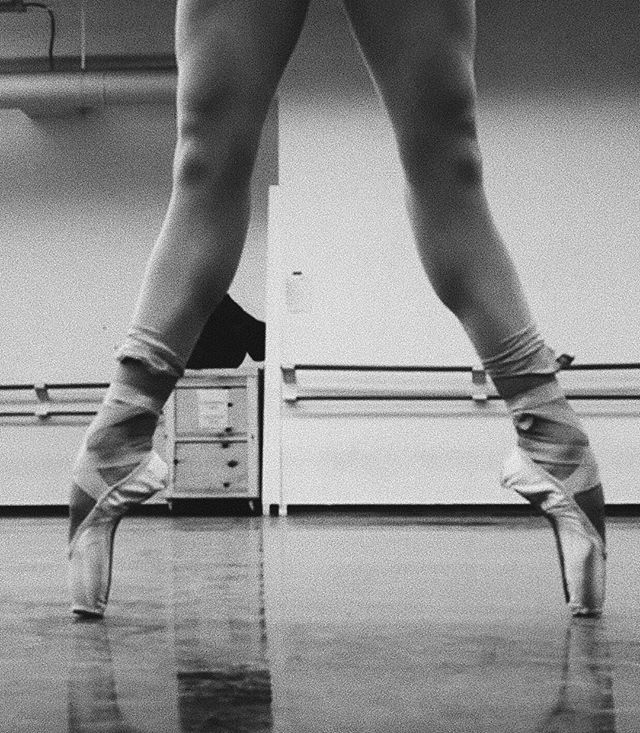 Putting these legs to bed 😴 
#backtowork #pointeshoes #ballet #americanballettheater #freedoflondon