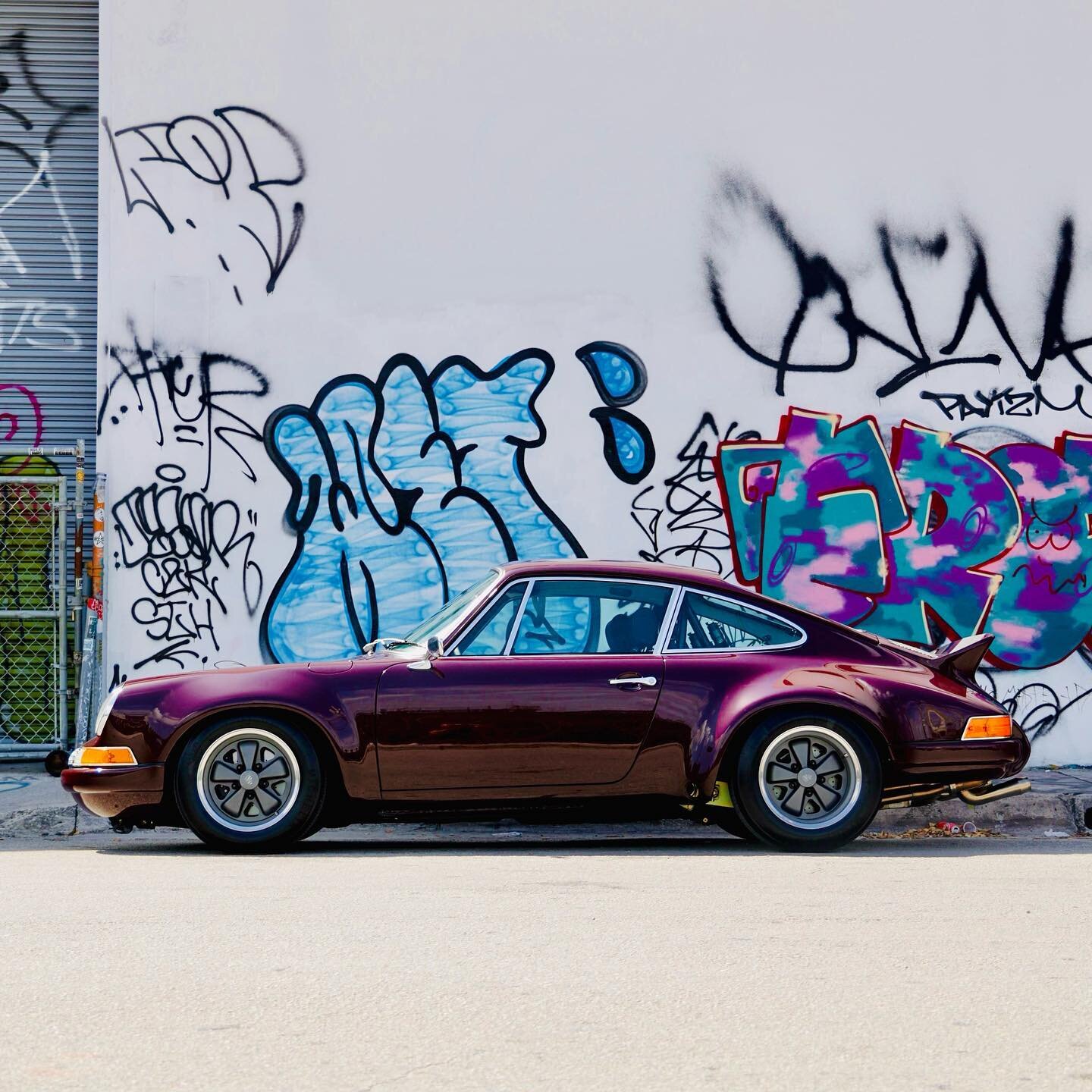 Vincent hanging in Miami waiting for #dasrenntreffen!

*

*

Accumoto 911 build #0009 aka &ldquo;Vincent&rdquo;

*

*

#pr&auml;zisioninbewegung

*

*

#sportspurpose #porsche
#porsche911 
#porsche911outlaw 
#ferryporsche #aircooled #luftgek&uuml;hlt