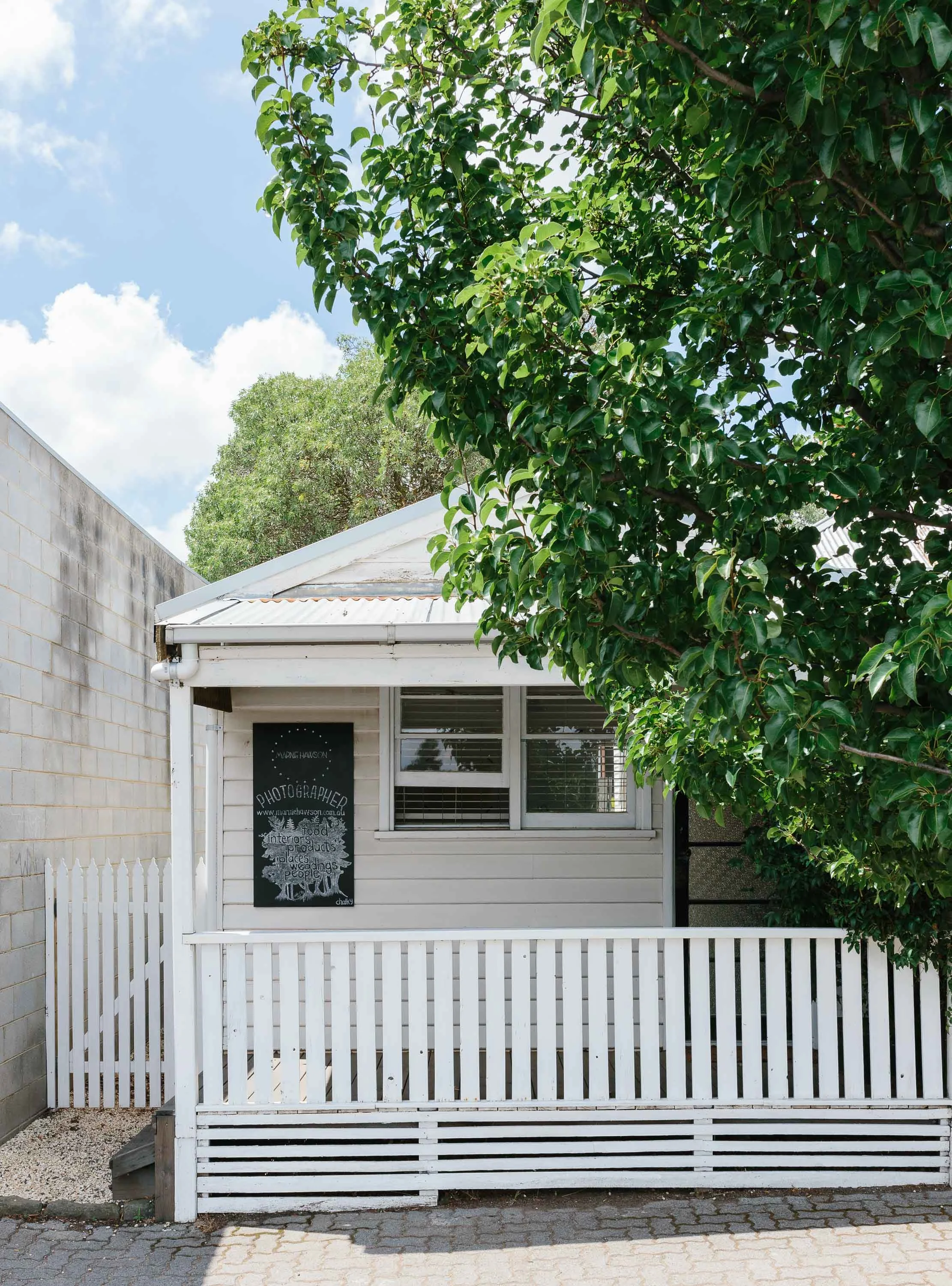 Marnie Hawson, Melbourne purpose-driven interior photographer for Riddells Creek weatherboard cottage and Country Style magazine.