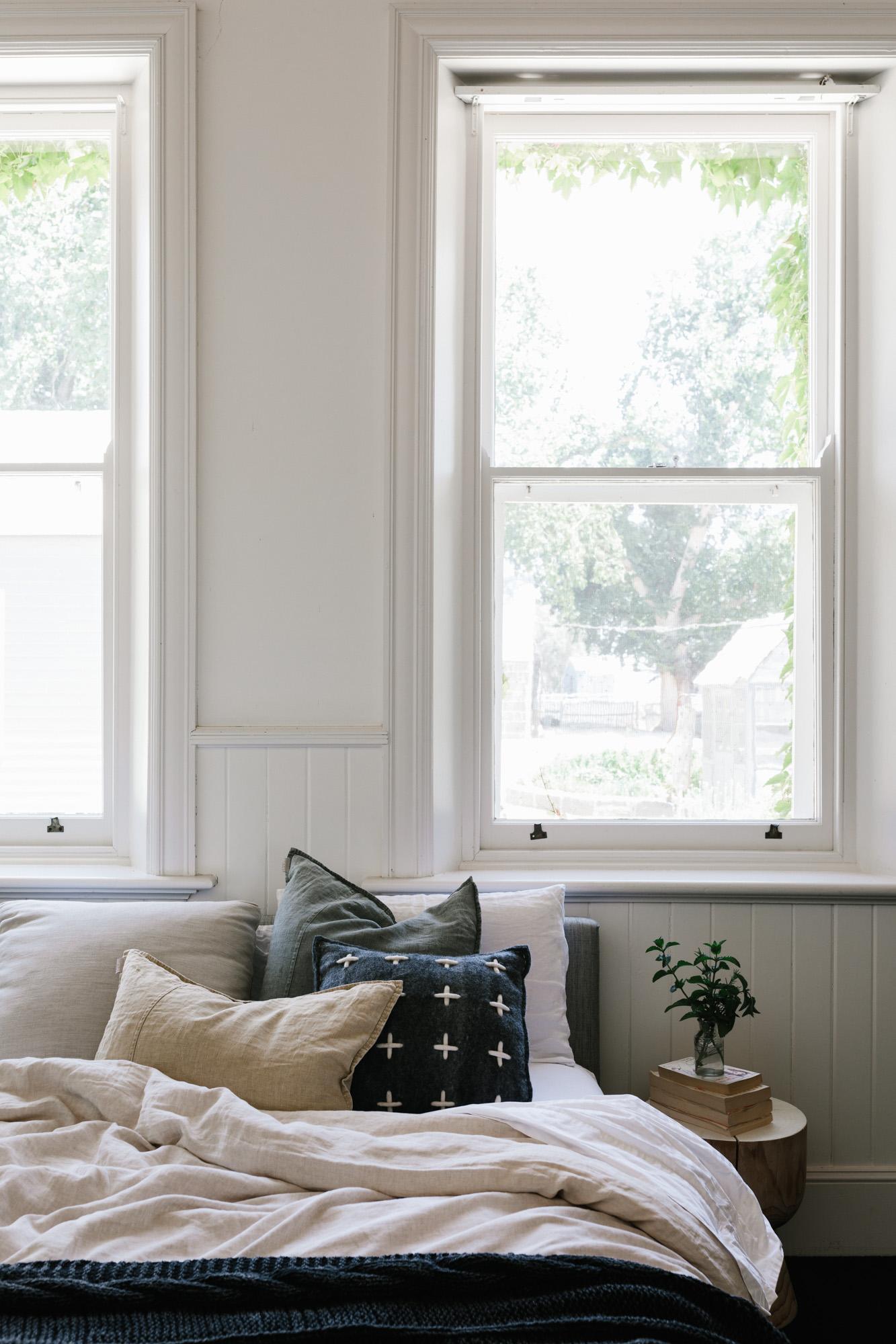 Barunah Plains, Hesse for Country Style. Photography by Marnie Hawson and styling by Inside Story (Lynda Gardener + Belle Hemming)