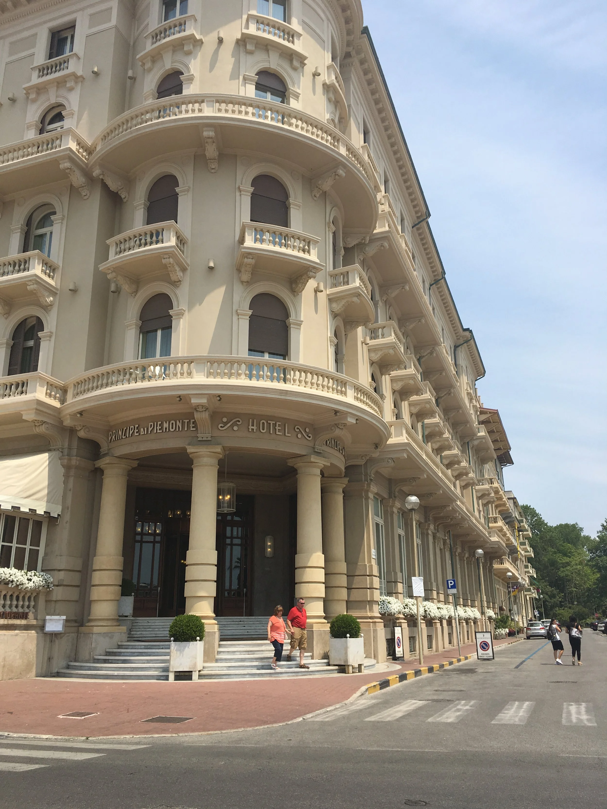 AN EXCLUSIVE DAY IN FORTE DEI MARMI 