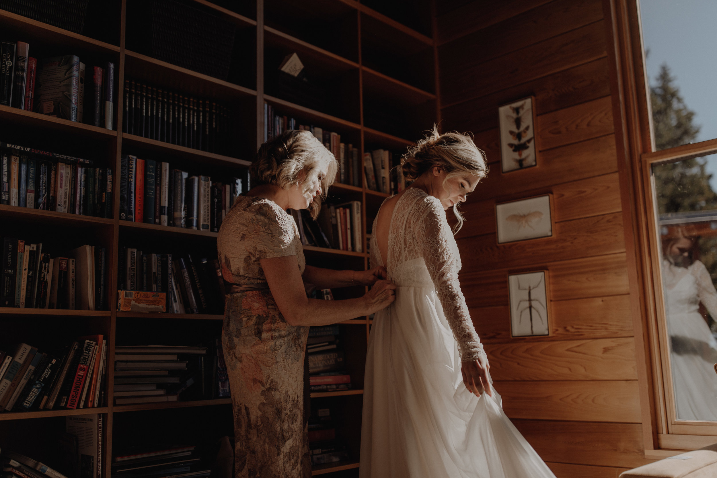 oliviastrohm_cattlebarnwedding-1-3.jpg