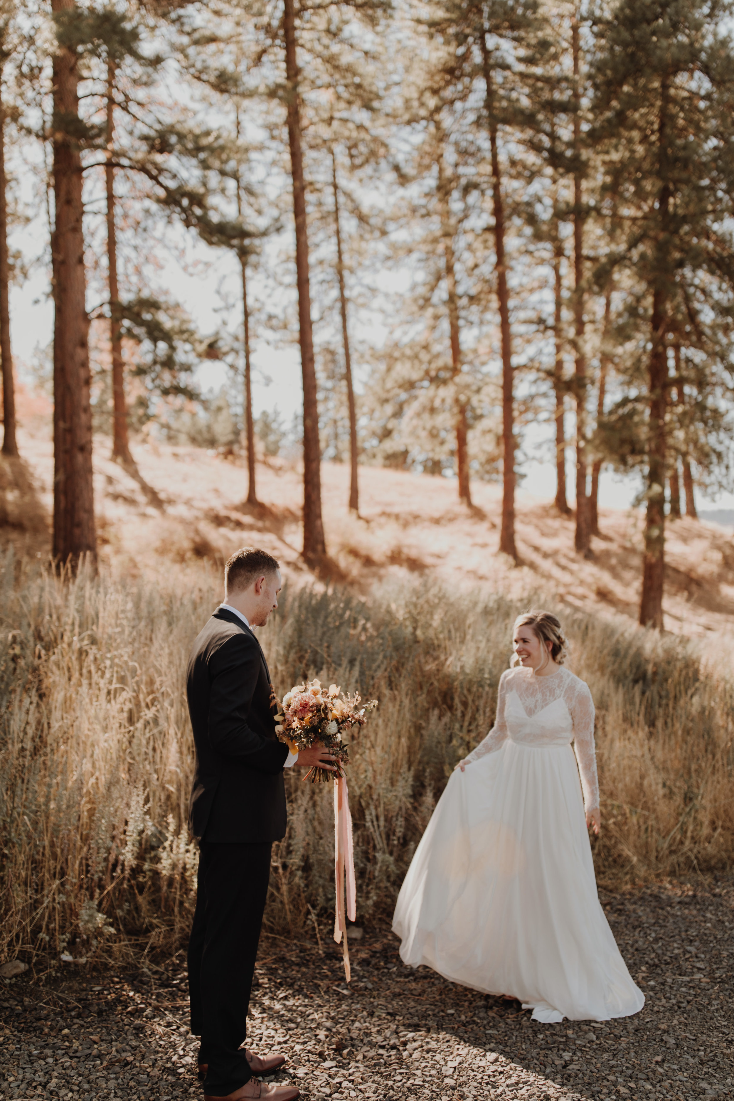 oliviastrohm_cattlebarnwedding-12.jpg