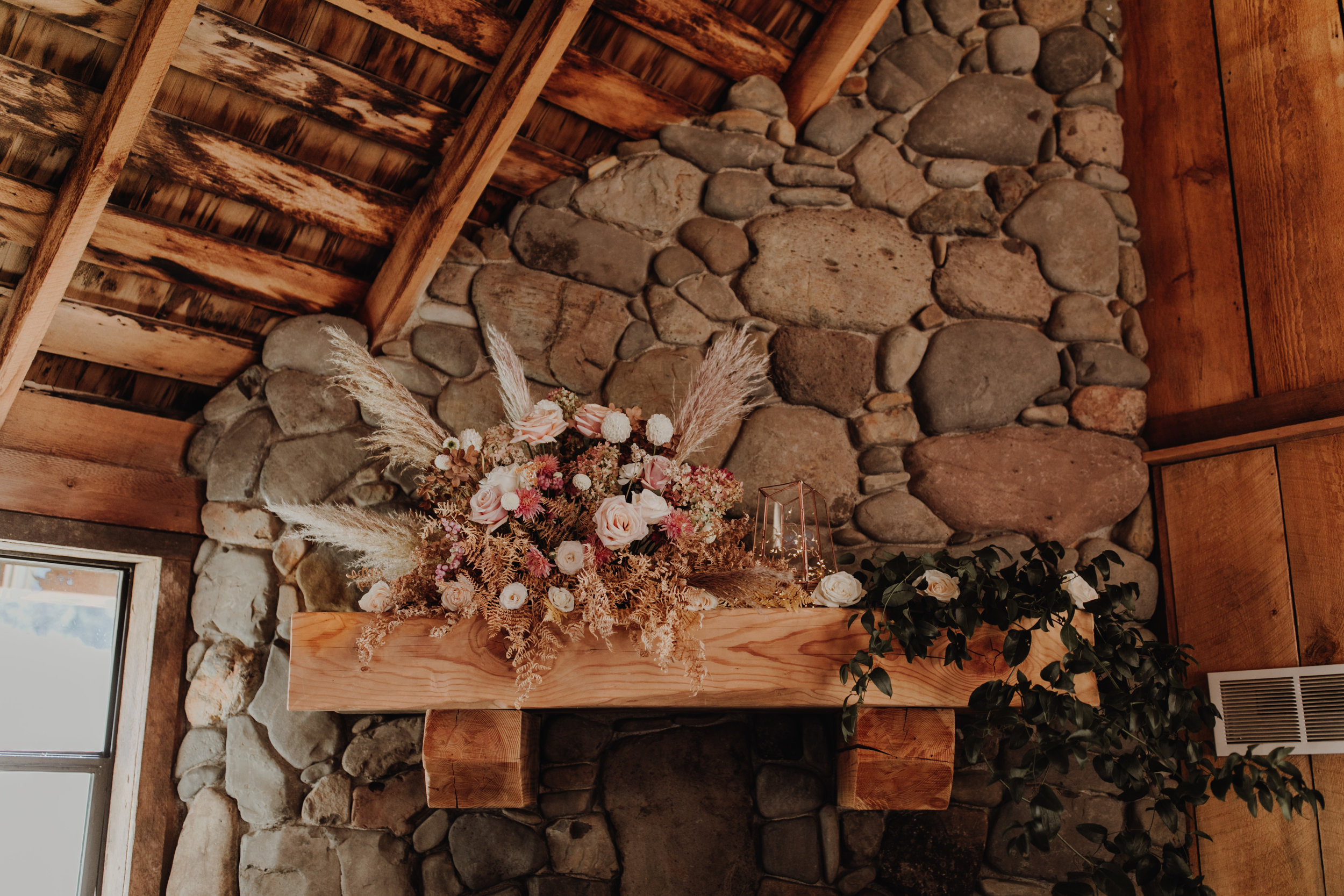 oliviastrohm_cattlebarnwedding___-8.jpg