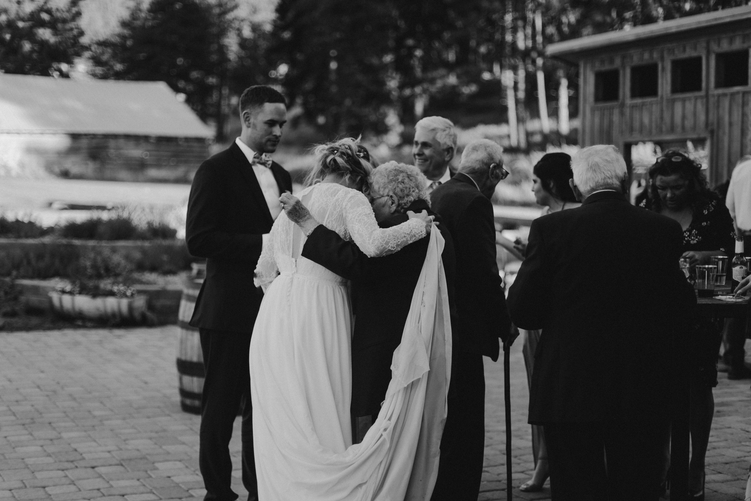 oliviastrohm_cattlebarnwedding______-3.jpg