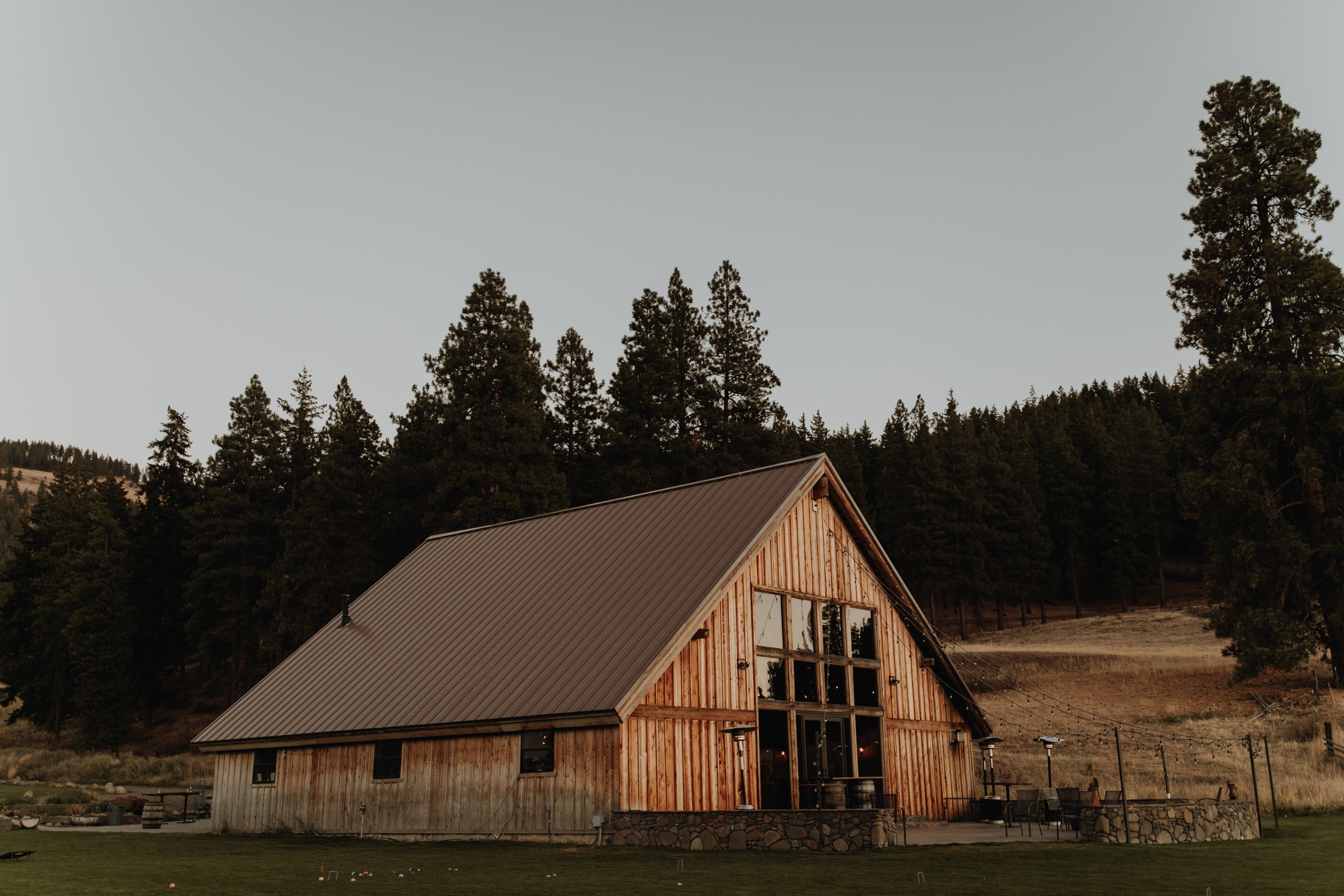 oliviastrohm_cattlebarnwedding_______-3.jpg