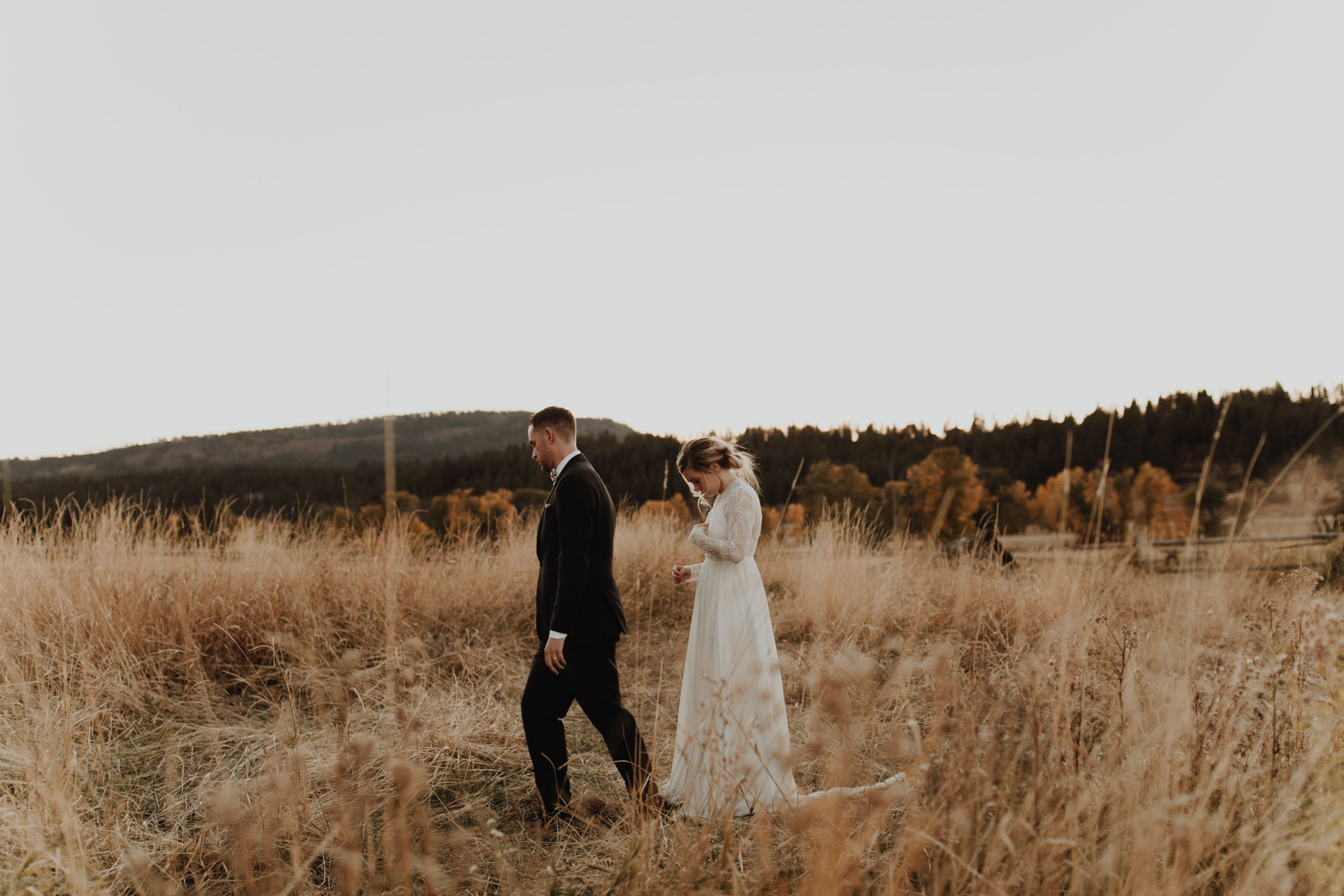 oliviastrohm_cattlebarnwedding_______-9.jpg