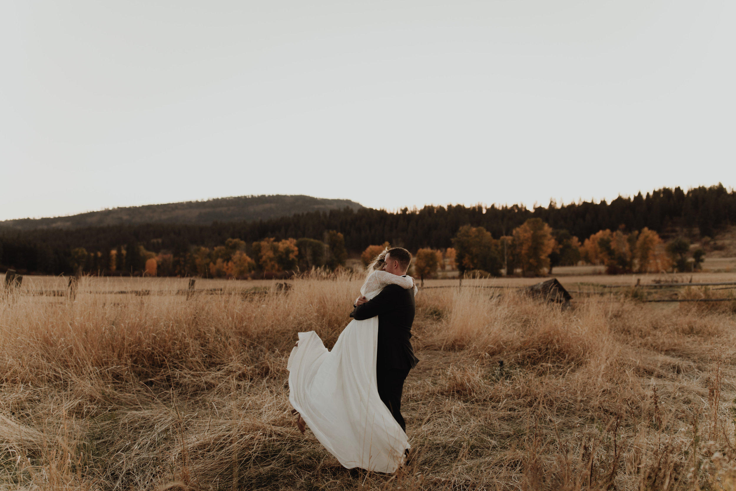 oliviastrohm_cattlebarnwedding_______-10.jpg
