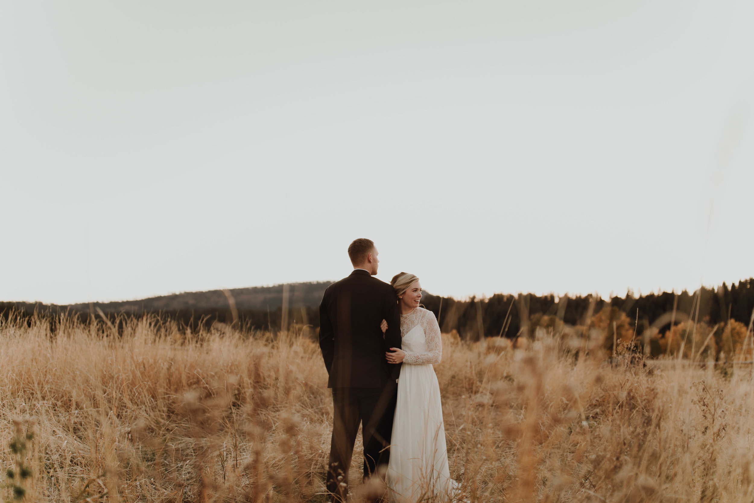 oliviastrohm_cattlebarnwedding_______-14.jpg