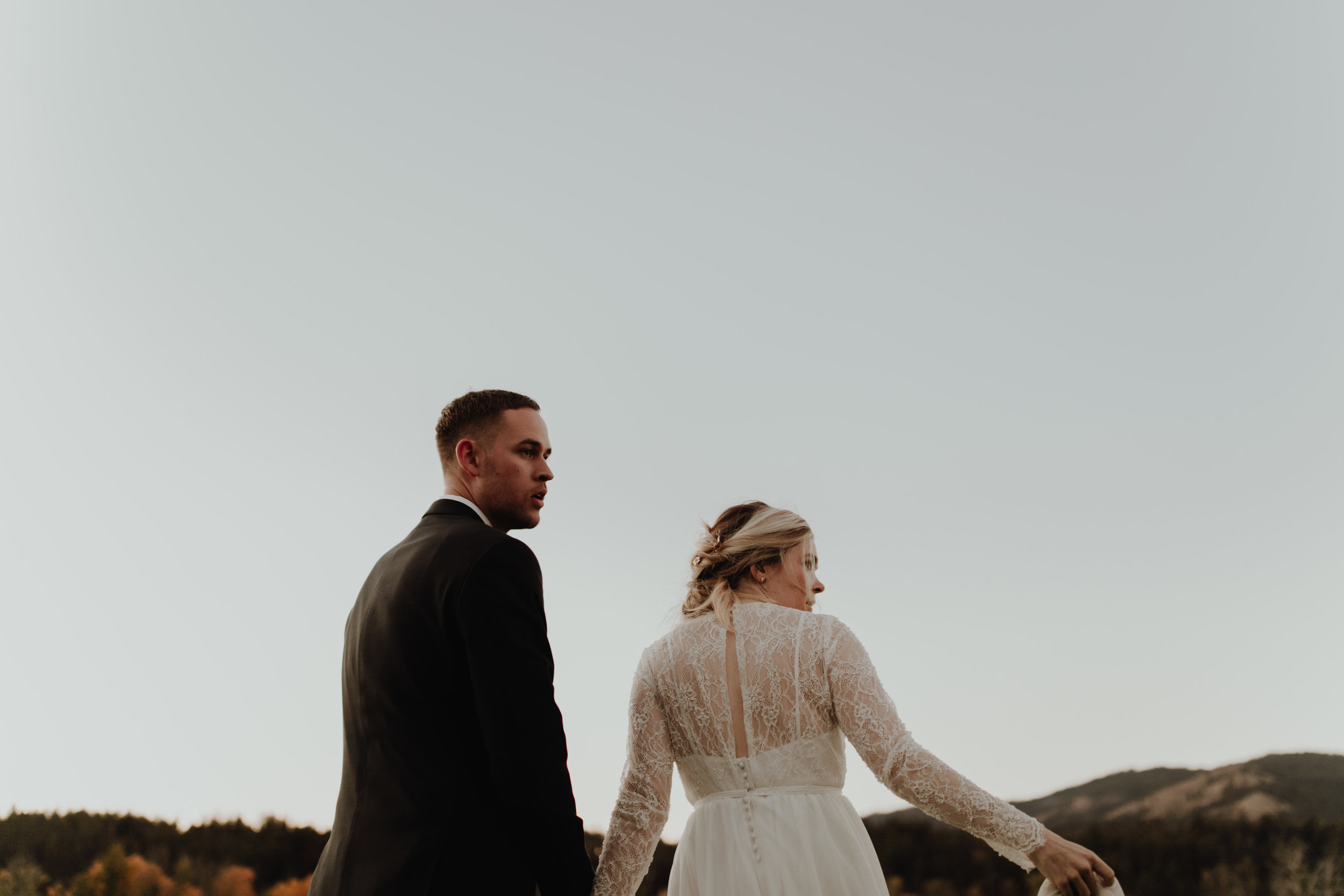 oliviastrohm_cattlebarnwedding_______-22.jpg