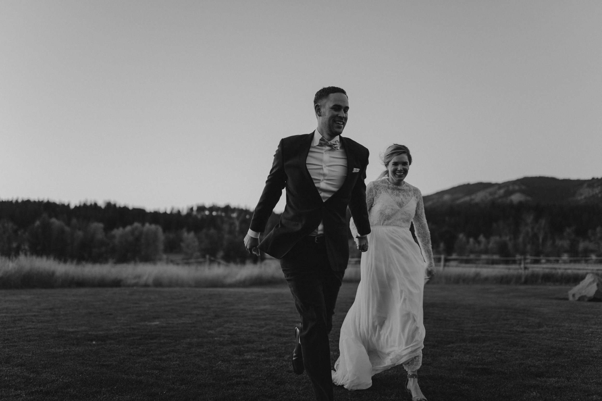 oliviastrohm_cattlebarnwedding_______-25.jpg
