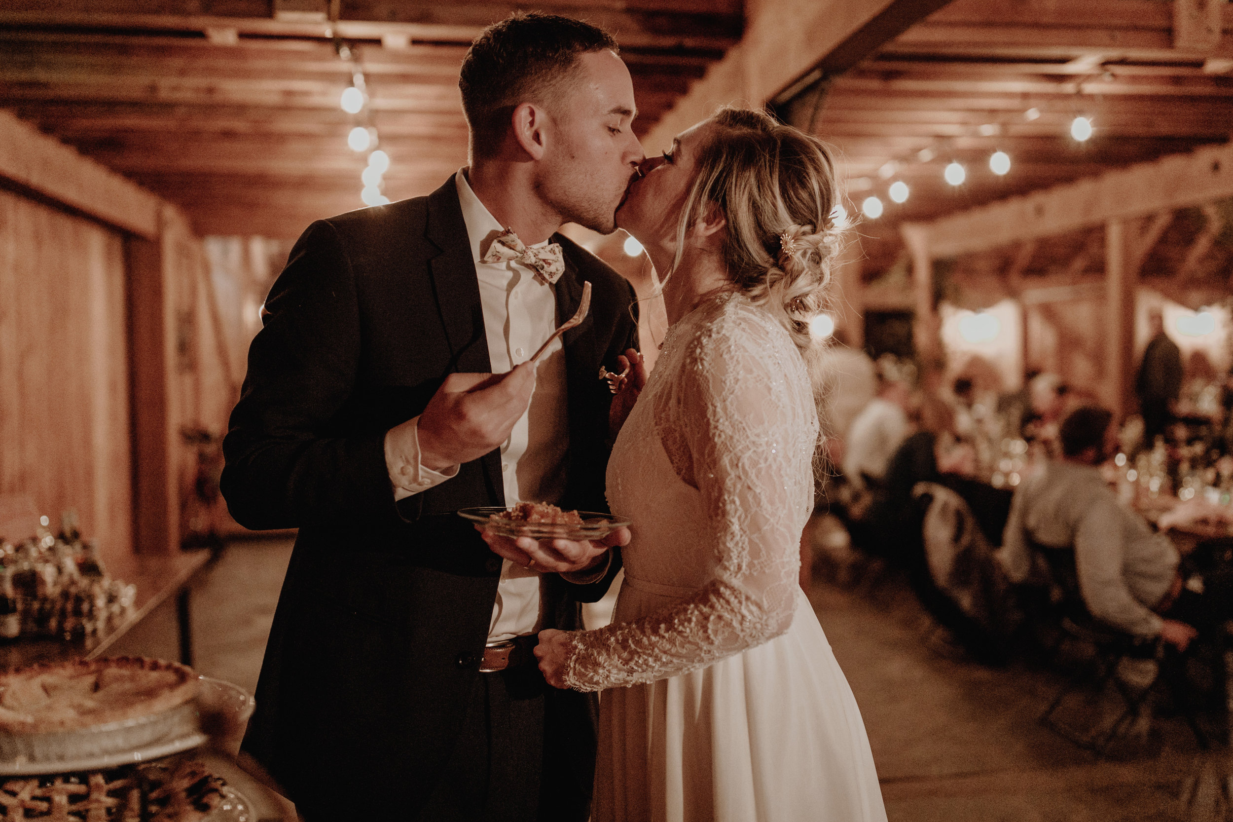 oliviastrohm_cattlebarnwedding_________-3.jpg