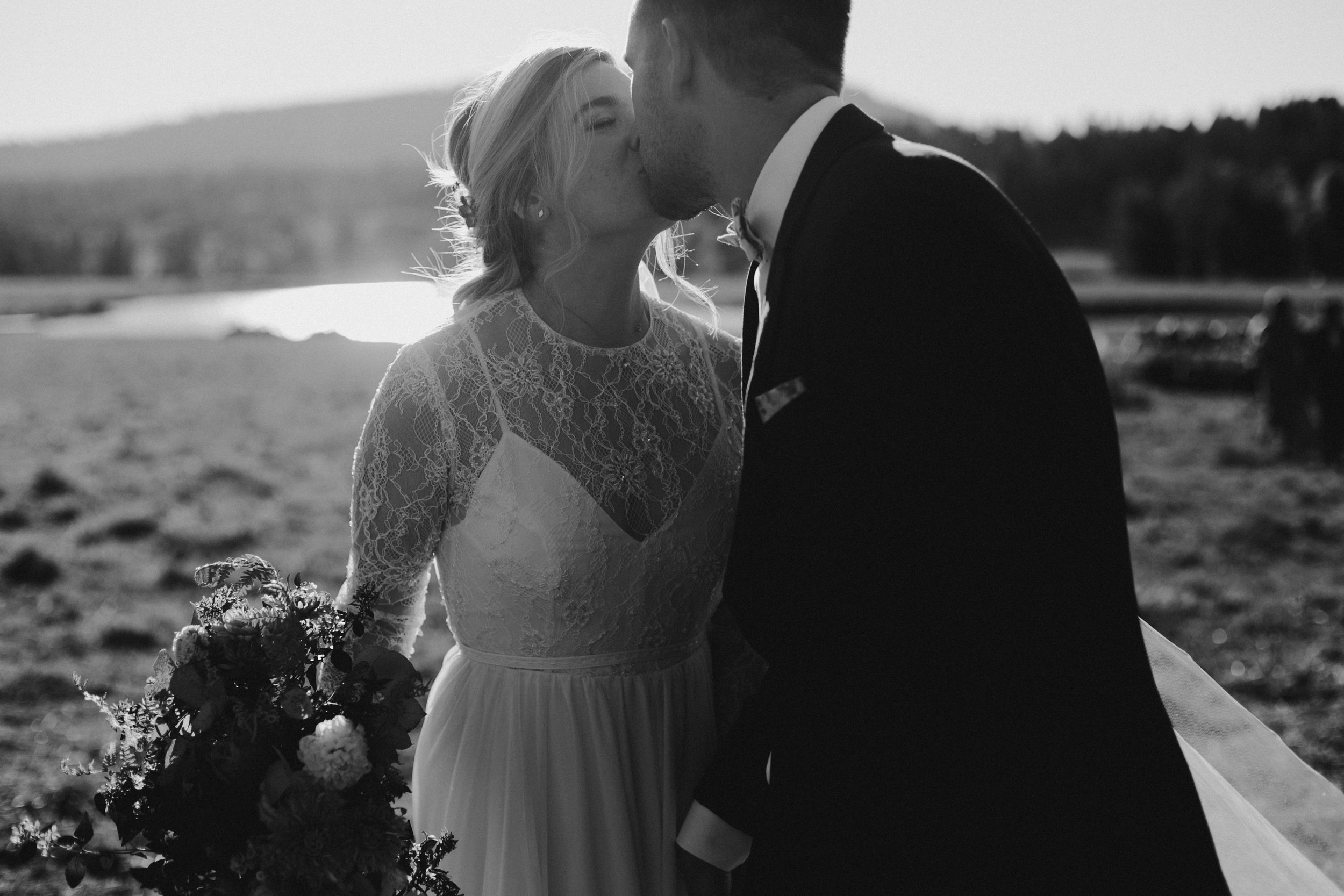 oliviastrohm_cattlebarnwedding____________-9.jpg