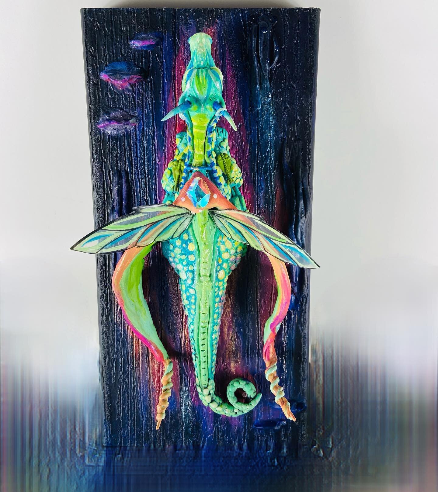 Night Light the Dragonfly 
&ldquo;When Gravity Fails&rdquo;
Polymer clay, paper clay, Gems, glitter, magic, acrylic paint 
*Sold*
.
Swipe&gt;&gt;&gt; for more details 
.
.
#dragons #night #magic #ohioartists #creaturedesign #erikakatherine_art #moonl