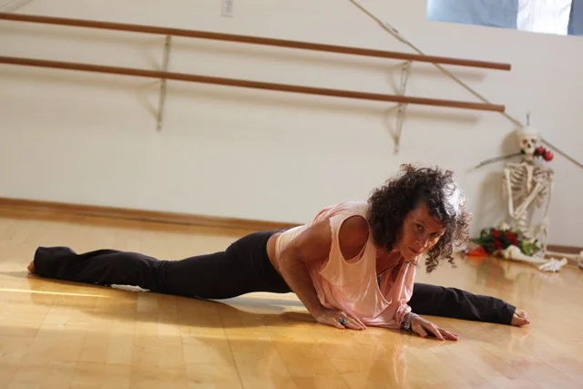 Circle Around and Body Universe: An Axis Syllabus Dance Class with guest teacher Miranda Janeschild