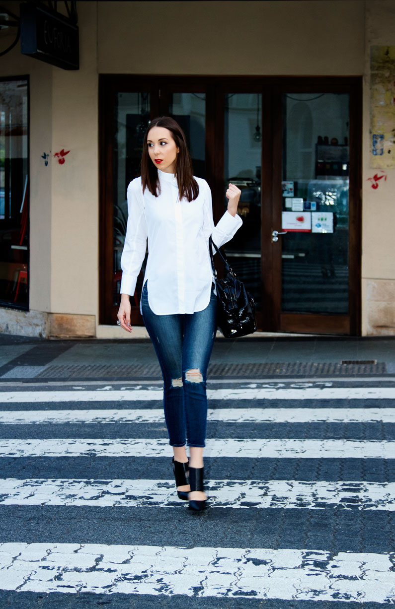 What Looks Good With Jeans A White Shirt And Heels That S What Not A Model