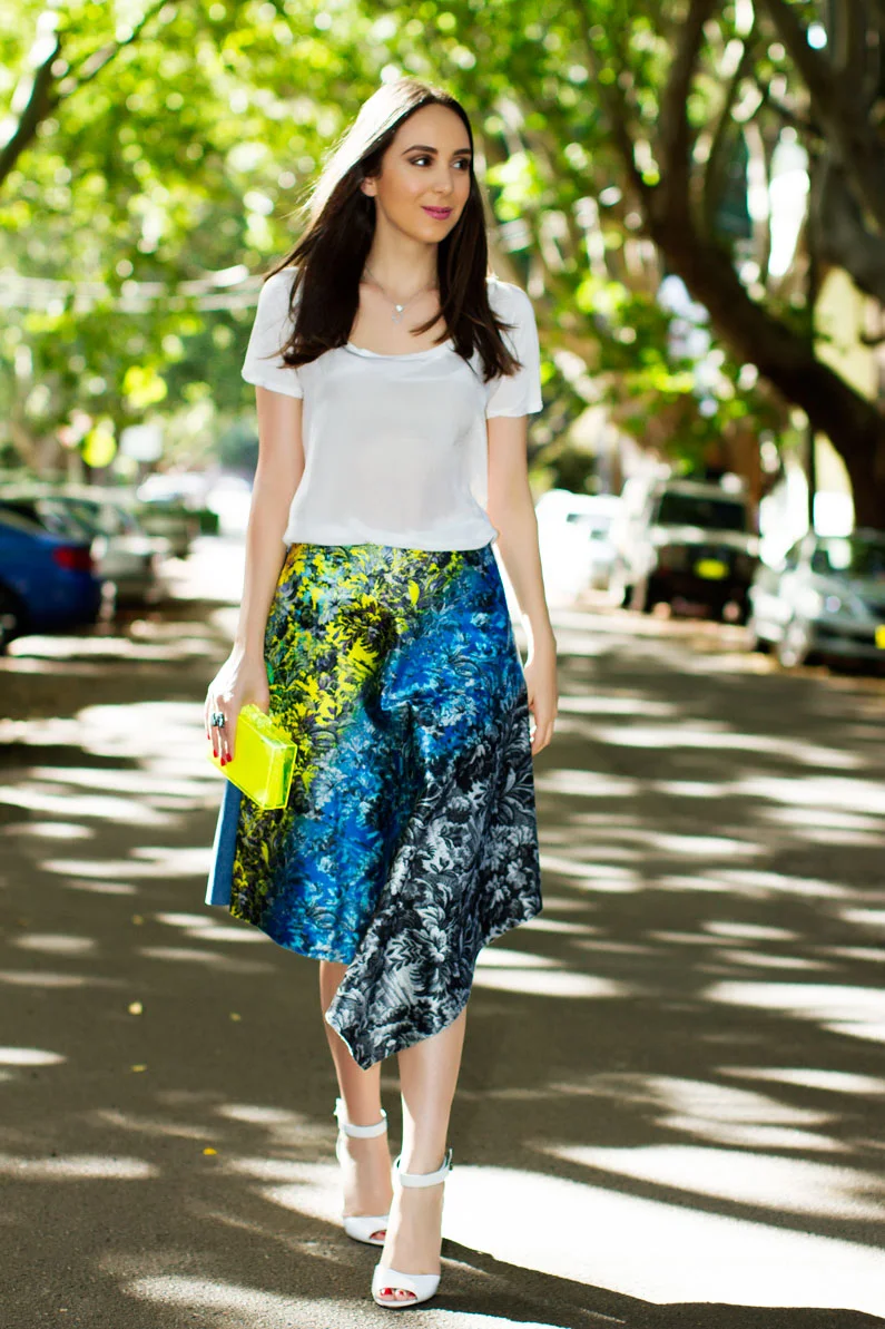 how-to-wear-a-white-tee.jpg