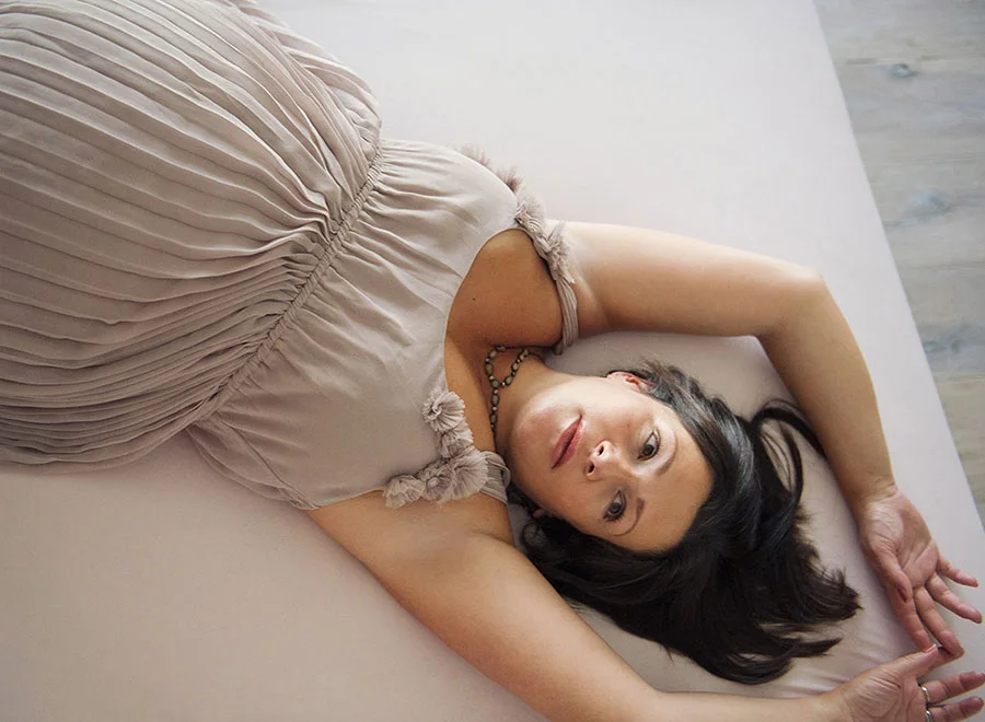 I met Alessandra through Instagram, was immediately attracted by her beautiful pictures and witty comments. Was happy to photograph her recently ...