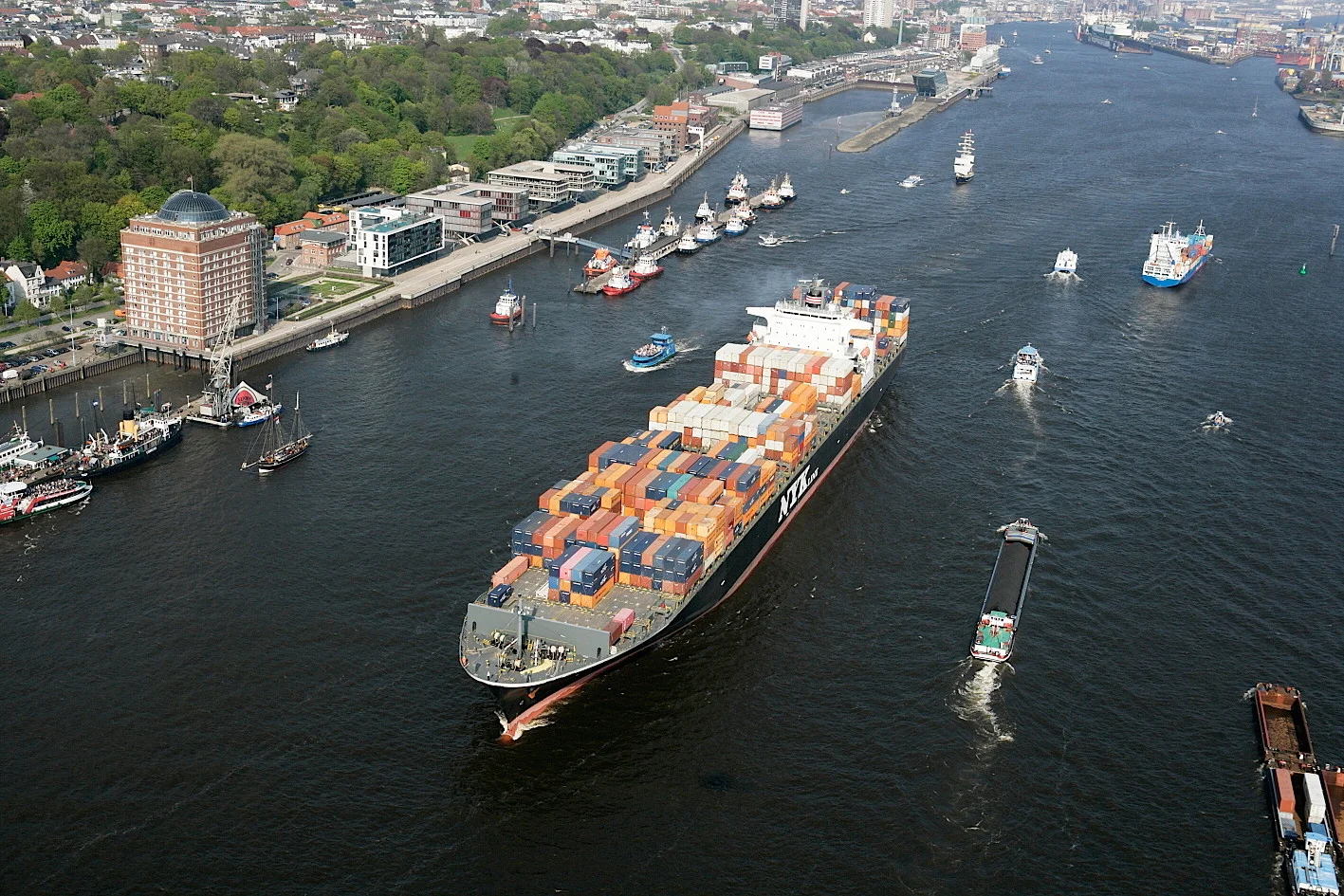 2560_Hafen Hamburg Marketing-002.jpg