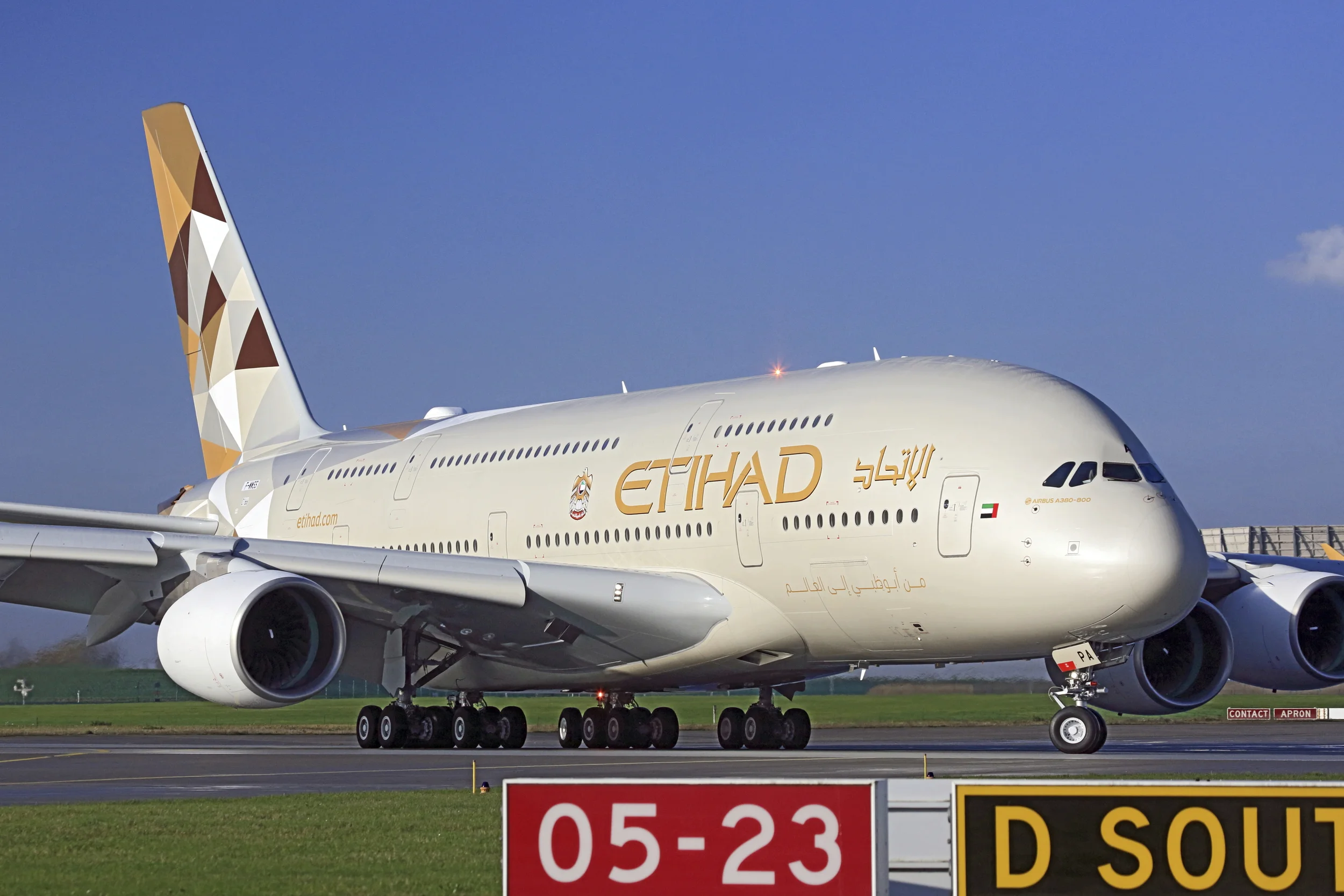 Etihad Airways 1st A380 taxi to CFF