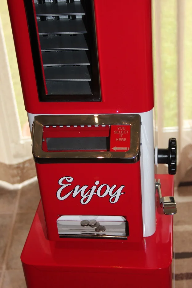 U Select It Candy Machine Close-up