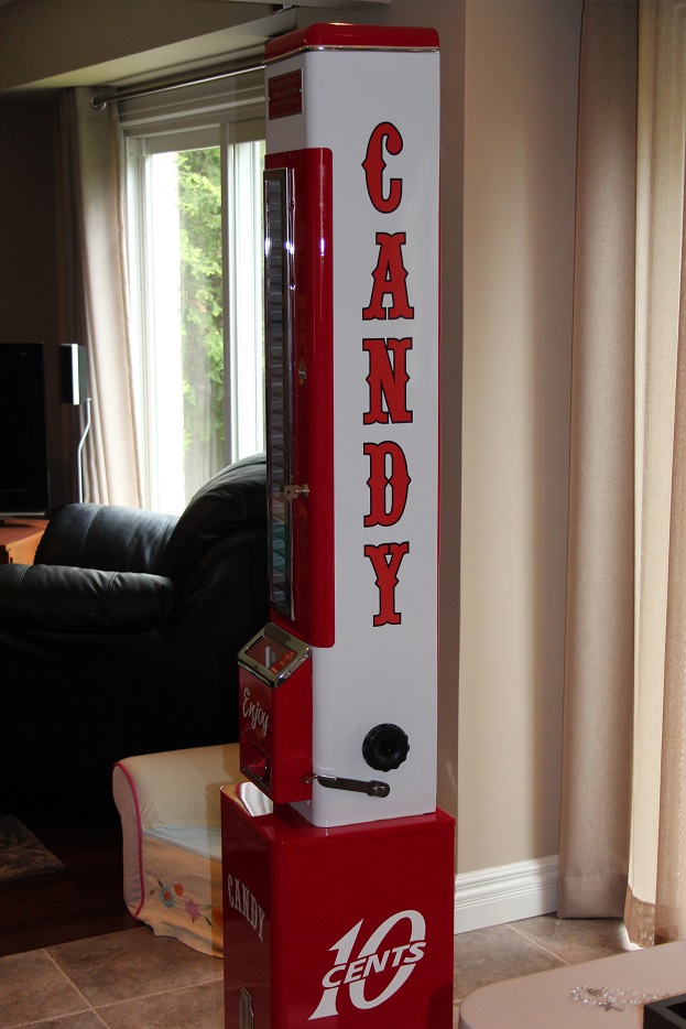 U Select It Candy Machine Sideview