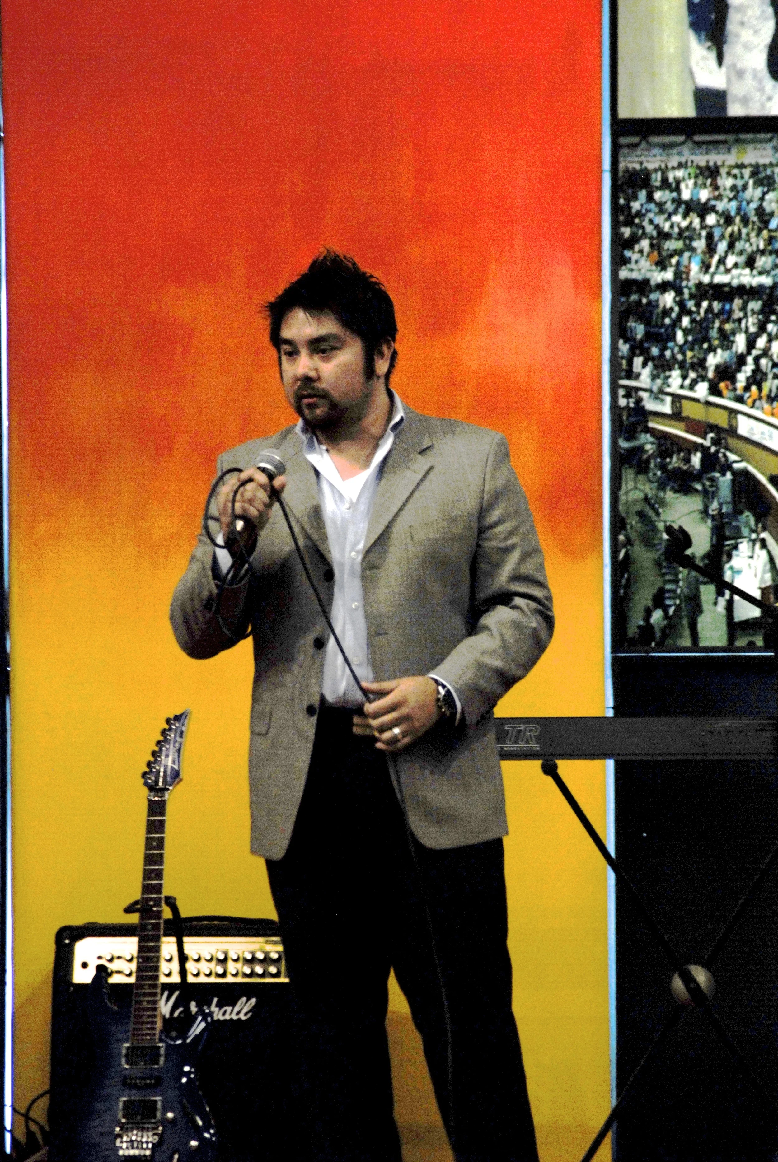Javier Mendoza, Co Founder of Connect Global, speaking to church leaders in Puebla, Mexico. 2010